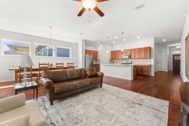 Photo - 489 Bridgestone Way