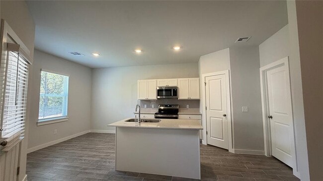 Photo - 17039 Oak Rdg Cir