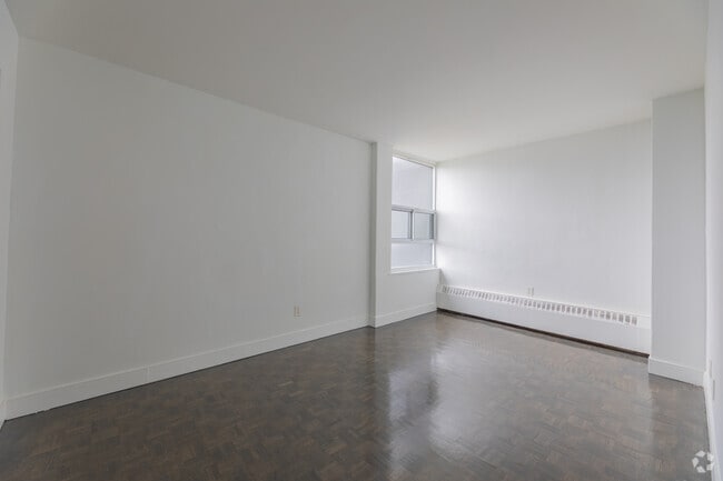 2BR, 1BA - 837SF - Bedroom