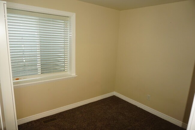 Photo - 330 W 700 S