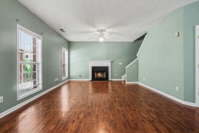 Photo - 375 Clairidge Ln SW