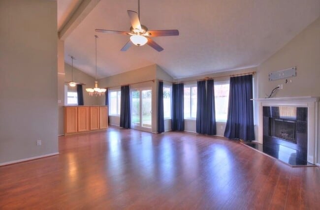 Photo - 3039 Becket St