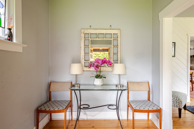 Photo - Charming 2-Bedroom Home Near Downtown Bellingham – Private Yard & Cozy Living