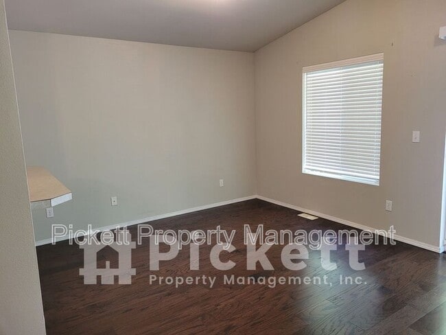 Photo - 1114 NE Beaumont Ln