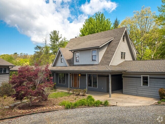 Building Photo - Beautiful Three Bedroom with Stunning View... Rental