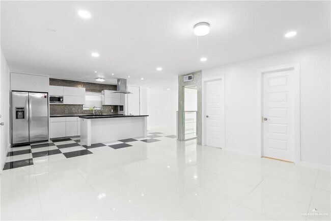 Photo - 27 W Dallas Ave Unidad UT25