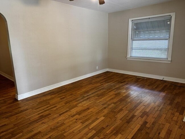 Photo - 102 Chitwood St