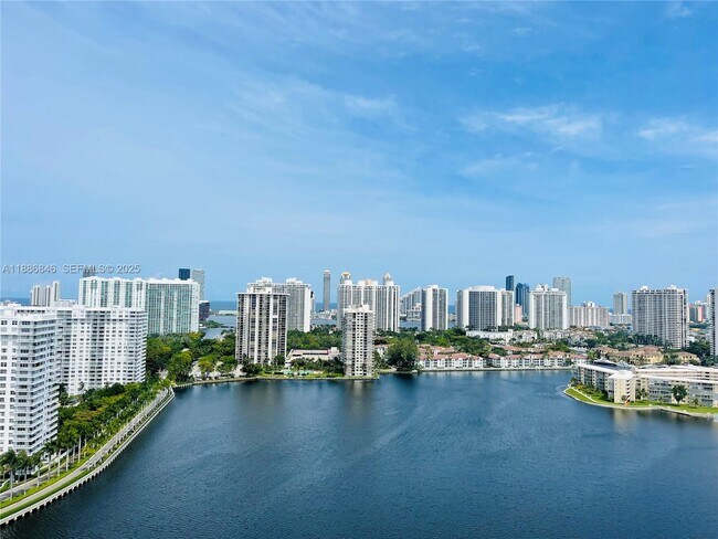 Building Photo - 2750 NE 183rd St Unit 2610