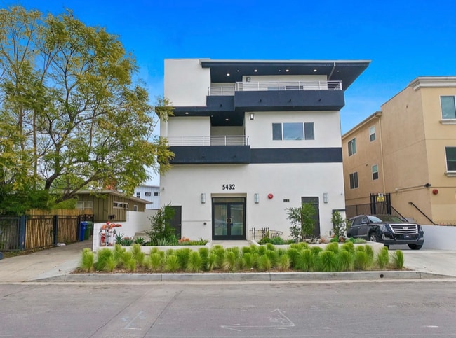 Building Photo - 5432 Hermitage Ave Unit 102 Rental