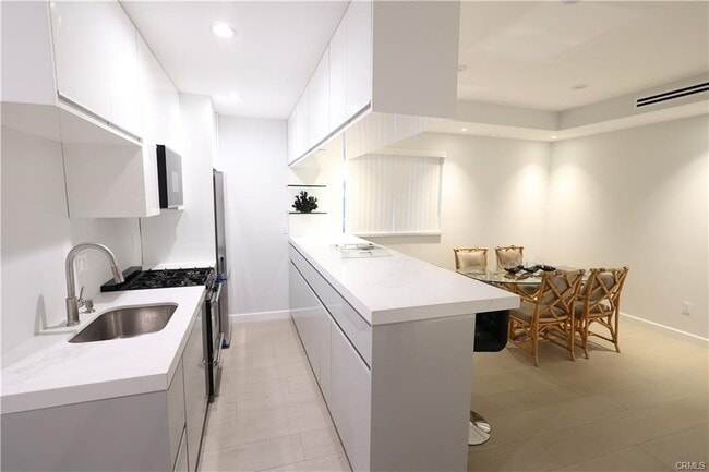 Photo - 9315 White Oak Ave