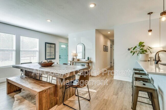Photo - 748 Wales Way