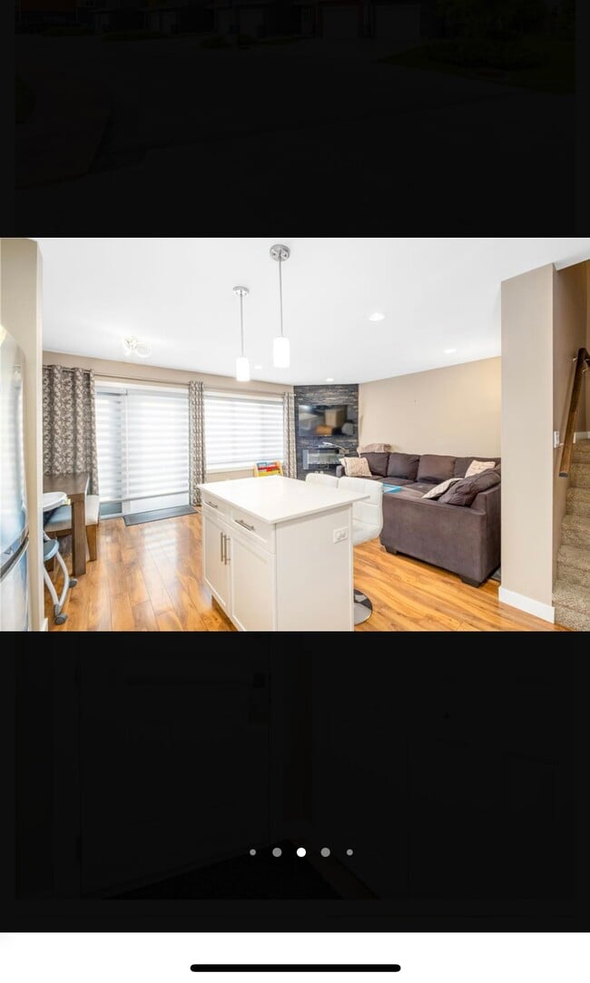 Photo - 900 Headmaster Row