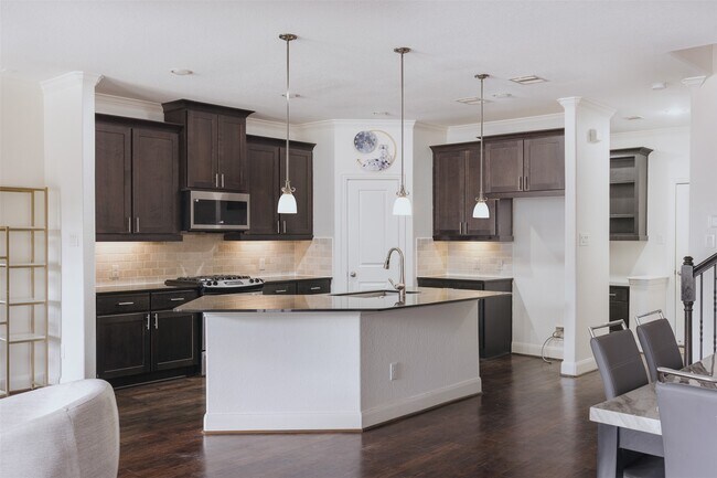 Photo - 411 Via Regatta Dr