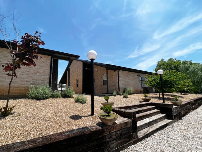 Photo - 300 w neil Armstrong pl Unidad FOUR