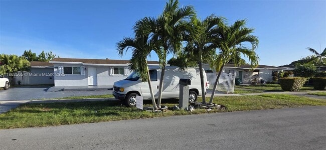 Building Photo - 11720 SW 181st Terrace Unit B Rental