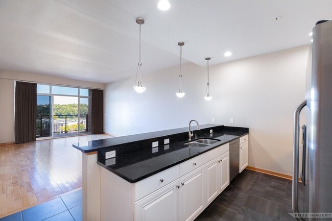 Photo - 625 N Segoe Rd