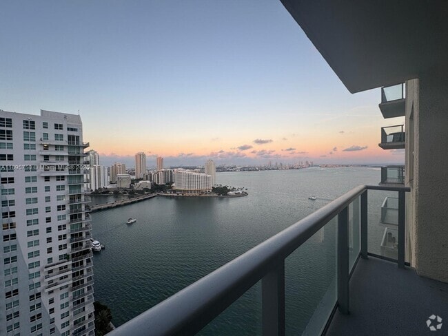 Building Photo - 1155 Brickell Bay Dr Unit 2908 Rental