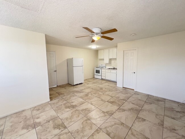 Photo - 1 bed and 1 bath located in Henderson!