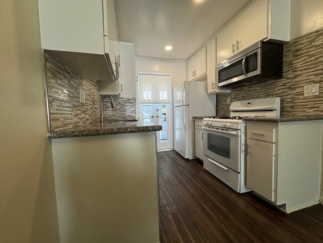 Photo - 1215 N Sweetzer Ave Unidad 4