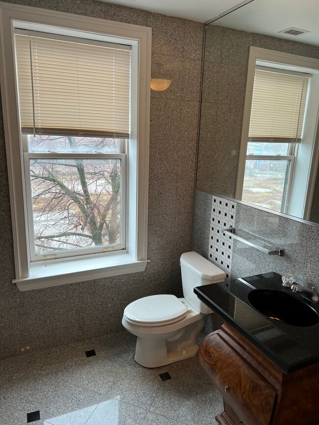 Photo - 2101 Bolton St Unidad 3