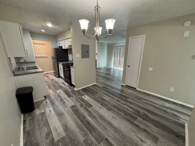 Photo - 2010 Estrada Pkwy Unidad 18-201