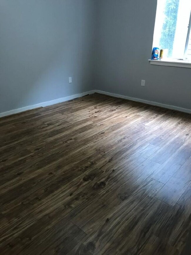 Building Photo - 2 bed condo for rent in the city near William and Mary College