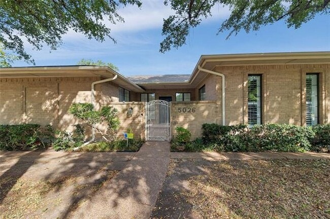 Building Photo - 5026 Bellaire Dr S