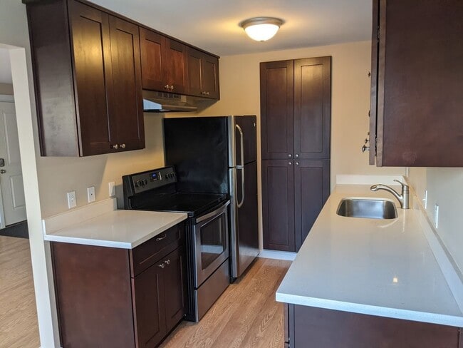 Building Photo - Kacee Apartments Duplex Unit Kacee Apartments-#2 DUPLEX