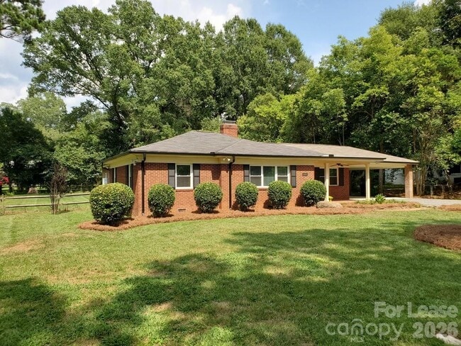 Building Photo - 4419 Castleton Rd