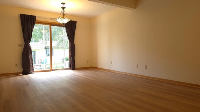 Photo - 69 Ponwood Cir