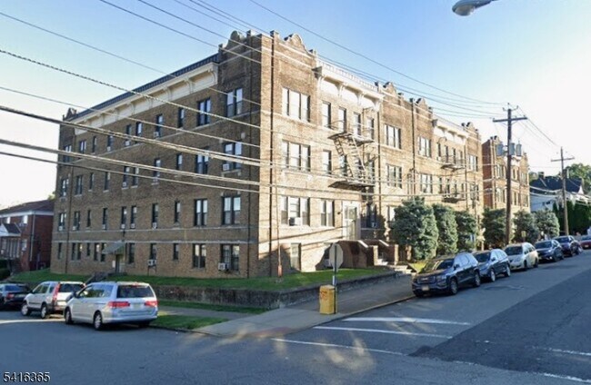 Building Photo - 37 High St Unit 7