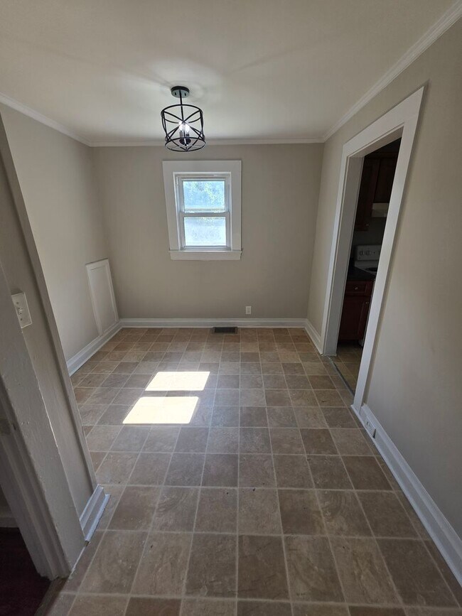 4035 Leo St