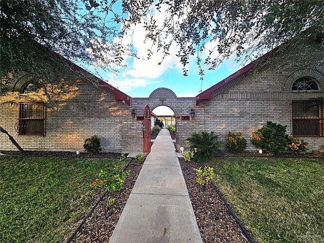 Building Photo - 17 West Dr Unit 3