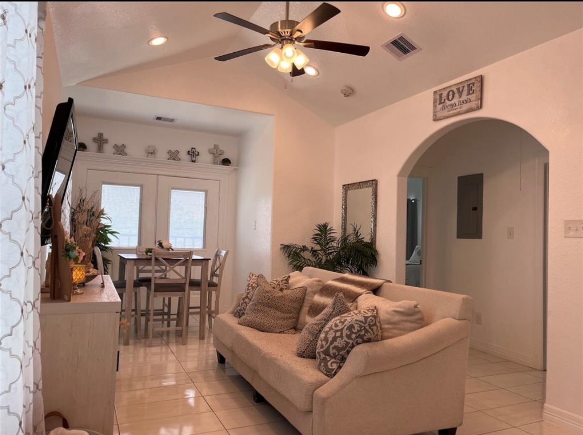 Photo - 13805 Renault St