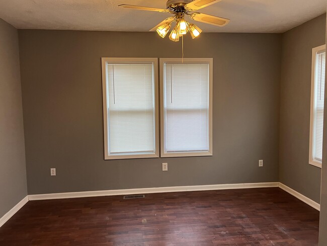 Photo - 1011 S Greenlawn Ave