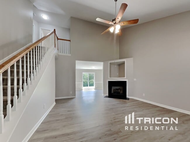 Photo - 827 Peachtree Meadows Cir