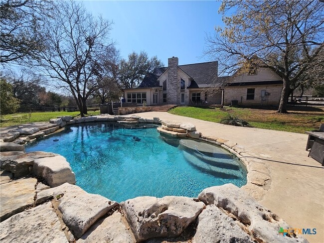 Building Photo - 1060 Great Oaks Dr