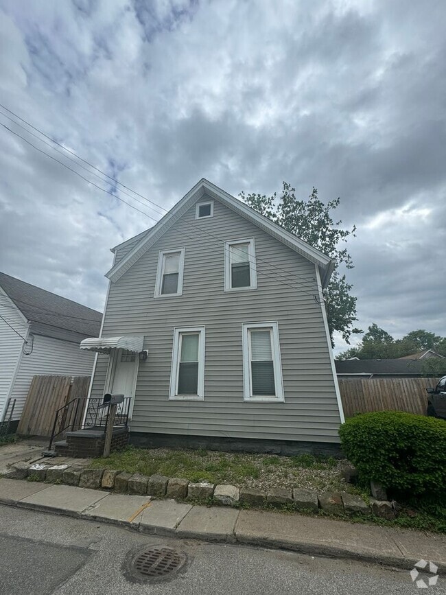 Building Photo - 2452 Thurman Ave Unit UP Rental
