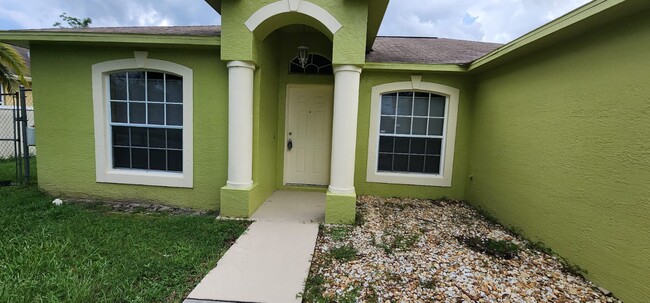 Building Photo - 6122 NW E Deville Cir