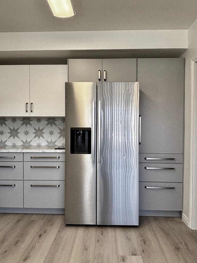 Photo - 969 W 25th St