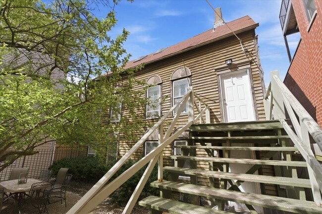 Building Photo - 3144 N Southport Ave Unit CH2