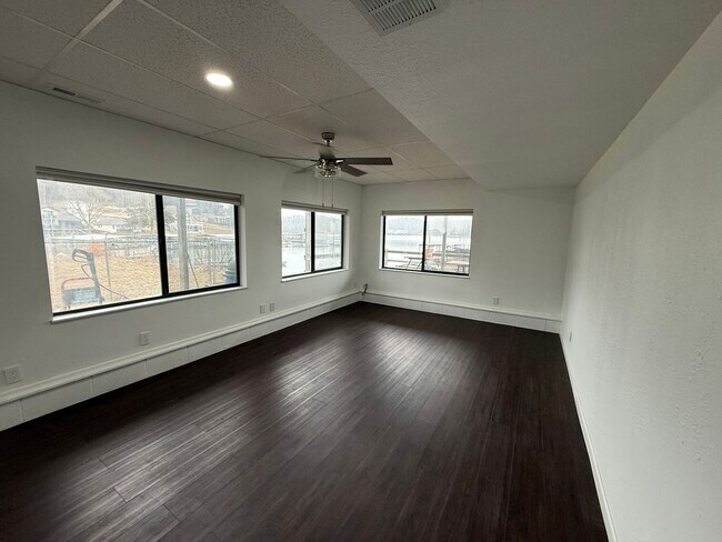 Photo - 732 Bonaire Rd