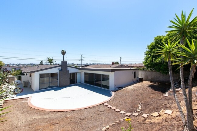 Building Photo - 4 Bedroom Home in Bay Park with Office and...