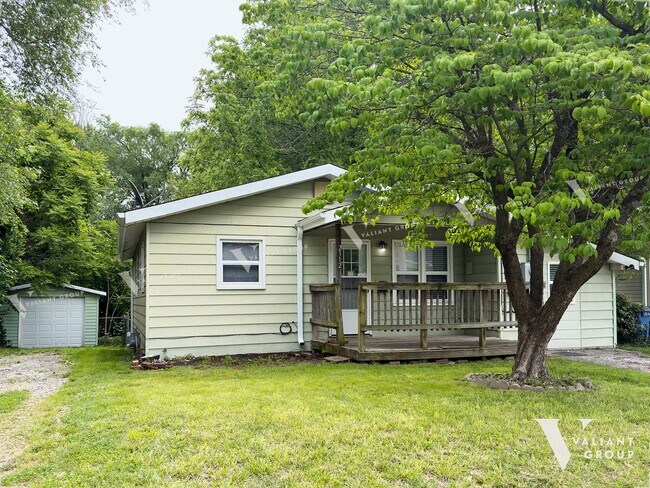 Charming Mid-Century Modern 2-Bedroom, 1 B... - Charming Mid-Century Modern 2-Bedroom, 1 B... House