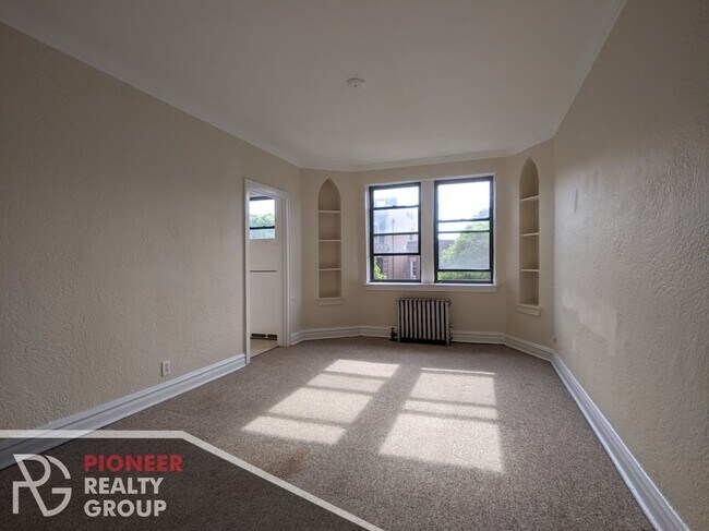 Building Photo - 4829 N Damen Ave