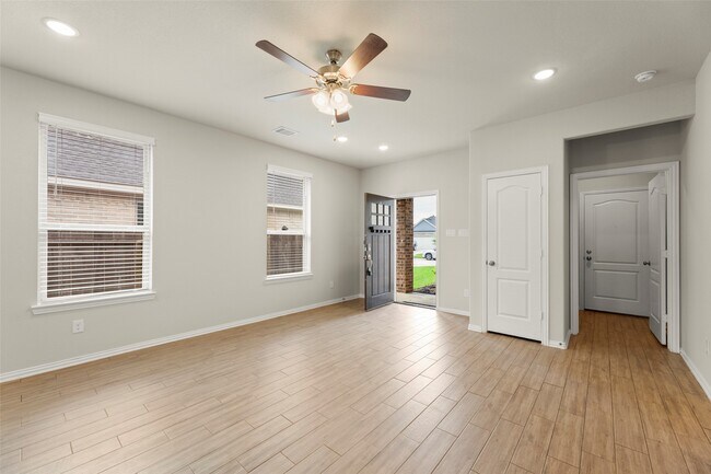 Photo - 31322 Conover Dr