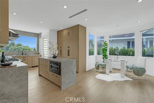 Photo - 430 W Kenneth Rd