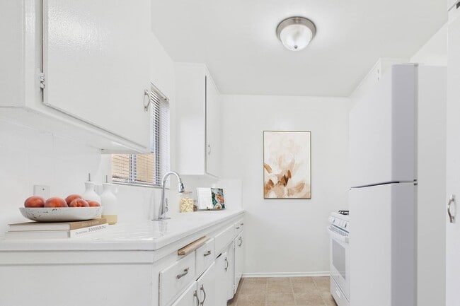 Building Photo - 6743 Whitsett Avenue