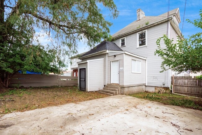 Photo - 865 Old Leonard Ave