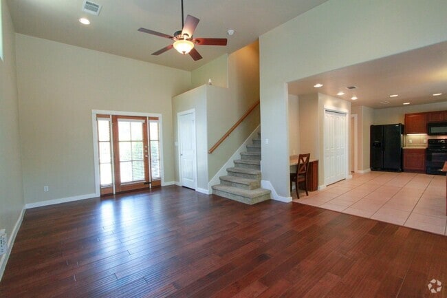 Building Photo - 2102 Laura Ct Rental